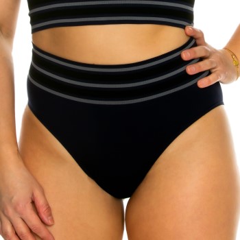 Missya Lucia Long Tai